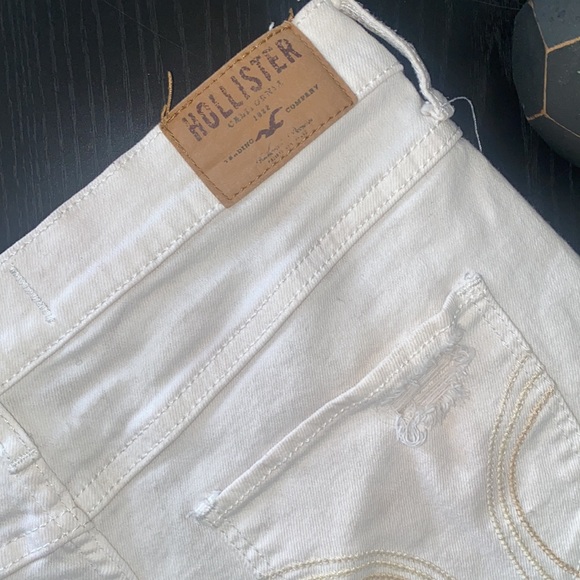 HOLLISTER - Picture 3 of 5